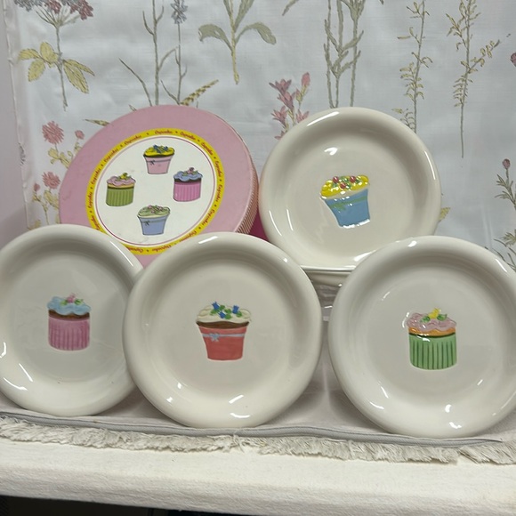BIA Cordon Bleu  set of 4 embossed cup cake dessert plate - Picture 1 of 5